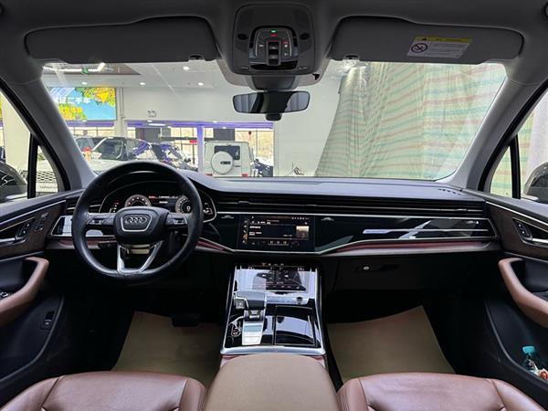 奥迪Q7 2021款 45 TFSI quattro S line运动型