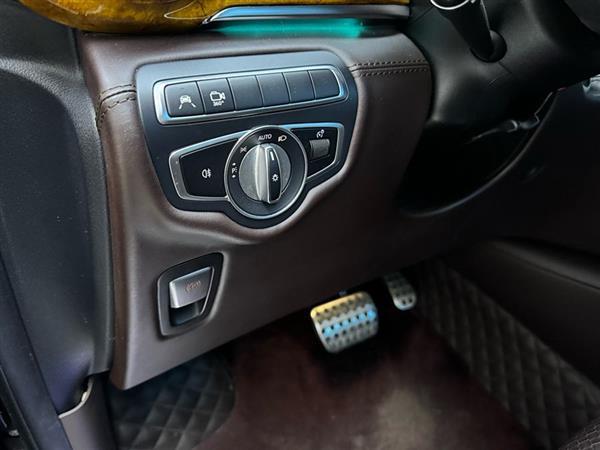 奔驰V级 2021款 V 260 L 长轴距豪华版