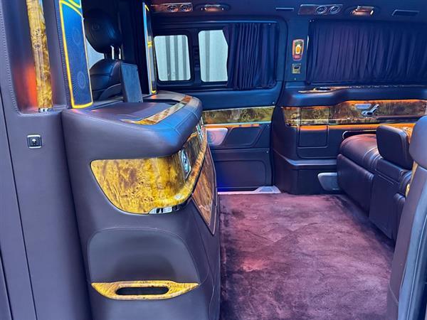 奔驰V级 2021款 V 260 L 长轴距豪华版
