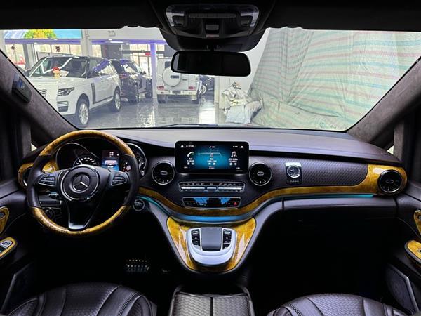 奔驰V级 2021款 V 260 L 长轴距豪华版