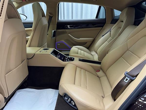 Panamera 2017款 Panamera 4 行政加长版 3.0T