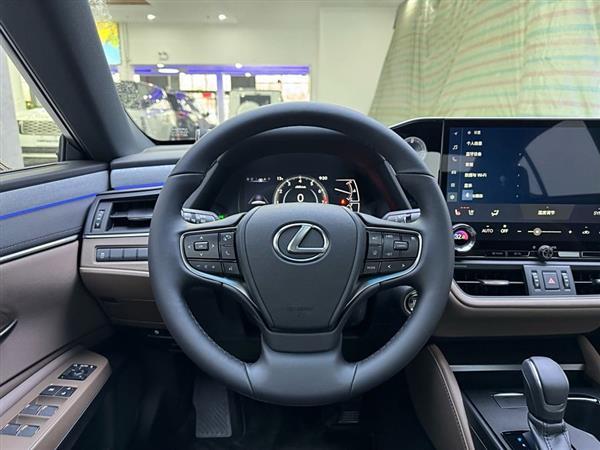雷克萨斯ES 2025款 200 臻享版