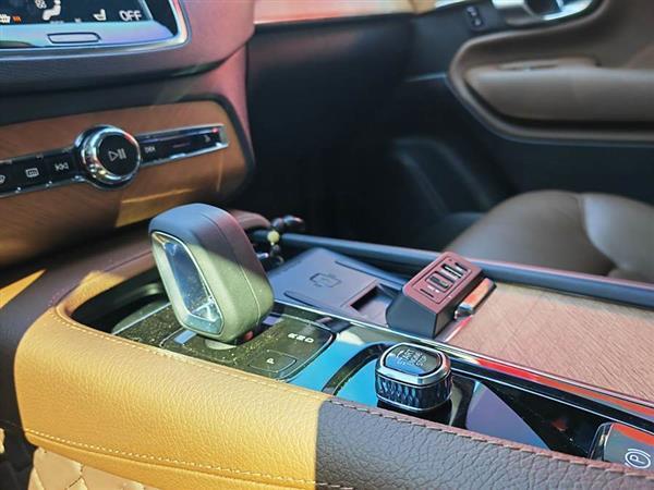 沃尔沃XC90 2022款 B6 智逸豪华版 7座