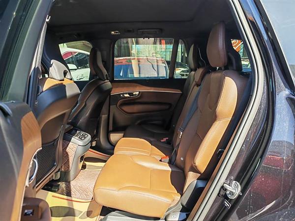沃尔沃XC90 2022款 B6 智逸豪华版 7座