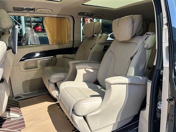 奔驰V级 2016款 V 260 L 尊贵加长版