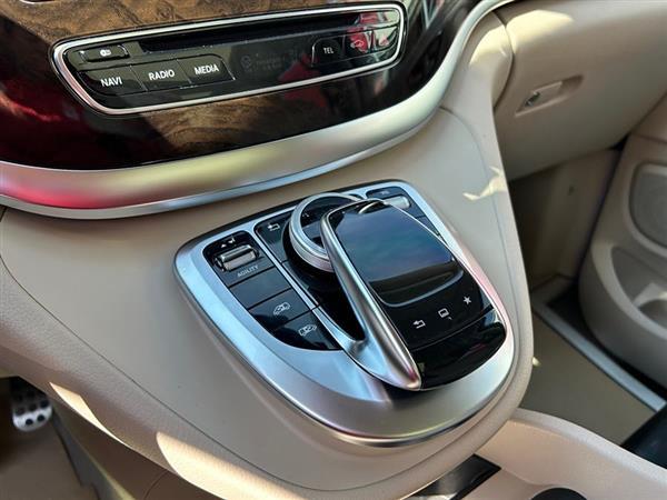 奔驰V级 2016款 V 260 L 尊贵加长版