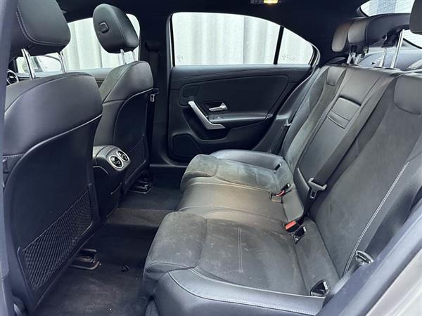 奔驰A级 2019款 A 200 L 运动轿车