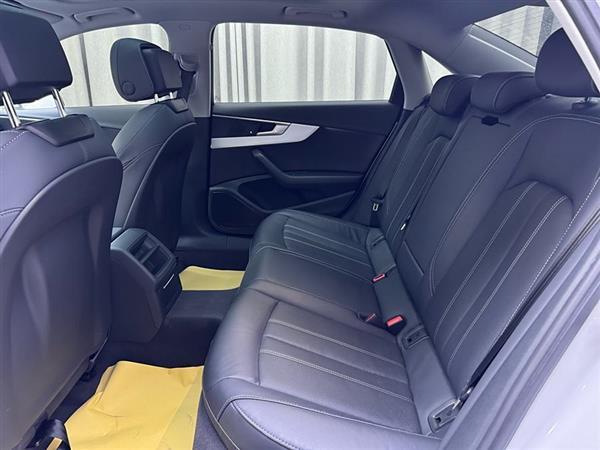 奥迪A4L 2022款 40 TFSI 时尚动感型