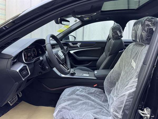 奥迪A6L 2024款 45 TFSI 臻选动感型