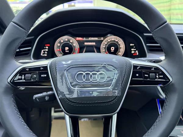 奥迪A6L 2024款 45 TFSI 臻选动感型