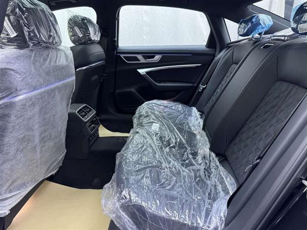 奥迪A6L 2024款 45 TFSI 臻选动感型