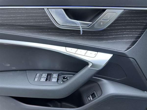 奥迪A6L 2024款 45 TFSI 臻选动感型