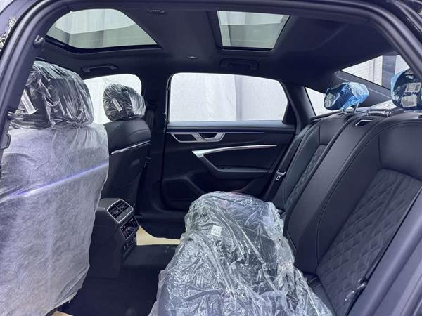奥迪A6L 2024款 45 TFSI 臻选动感型