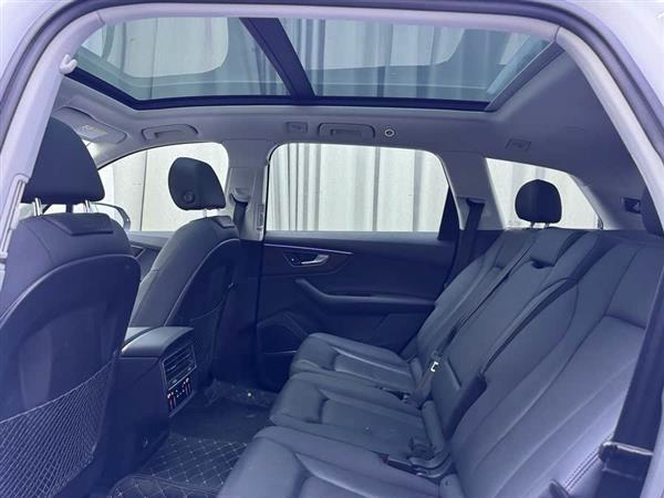奥迪Q7 2020款 55 TFSI quattro S line运动型