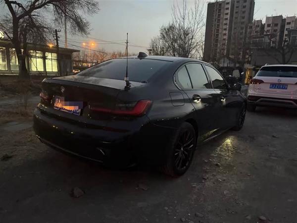 宝马3系 2021款 330i M运动曜夜套装