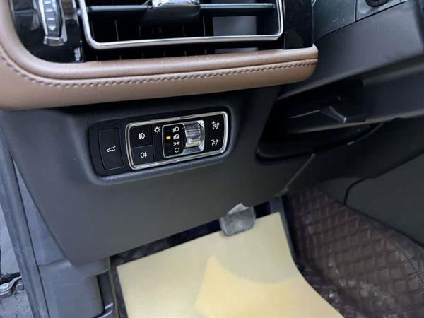 飞行家 2023款 3.0T V6 四驱尊雅巡航版 七座