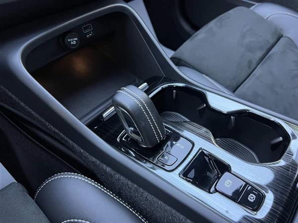 沃尔沃XC40 2020款 T4 四驱智远运动版