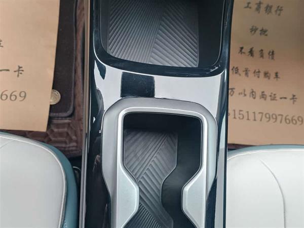 吉利几何E萤火虫 2023款 401KM 超吸粉特别版 5座