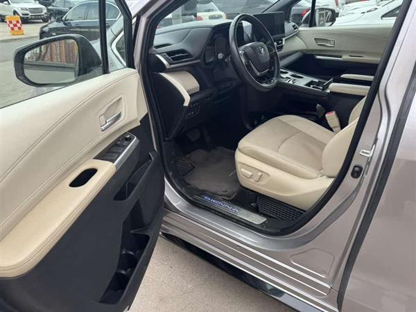 赛那SIENNA 2023款 2.5L混动 尊贵版