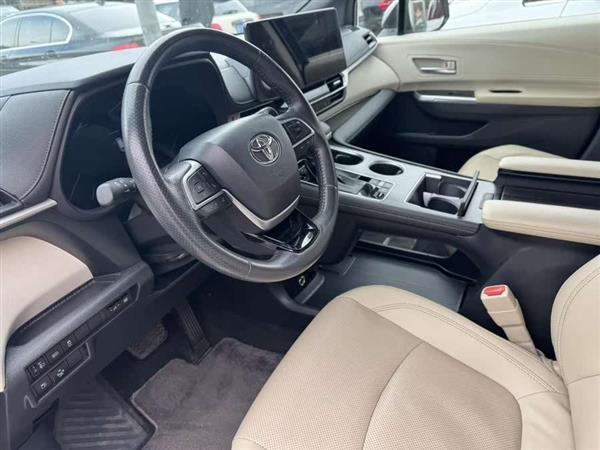 赛那SIENNA 2023款 2.5L混动 尊贵版