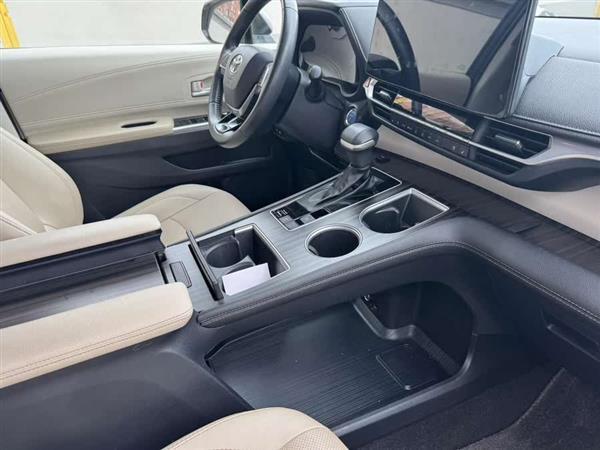 赛那SIENNA 2023款 2.5L混动 尊贵版