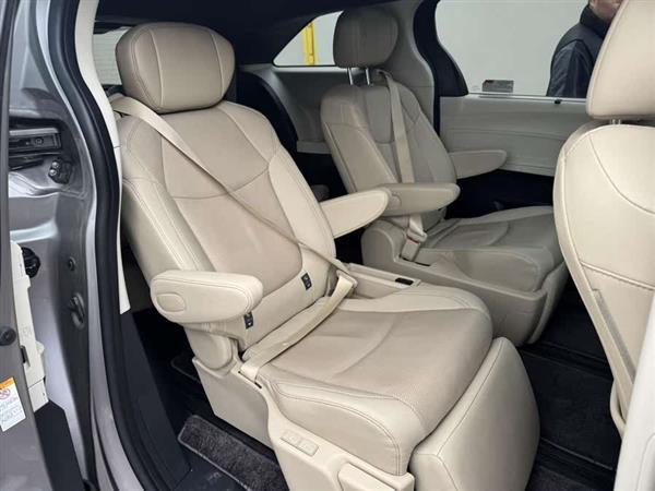 赛那SIENNA 2023款 2.5L混动 尊贵版