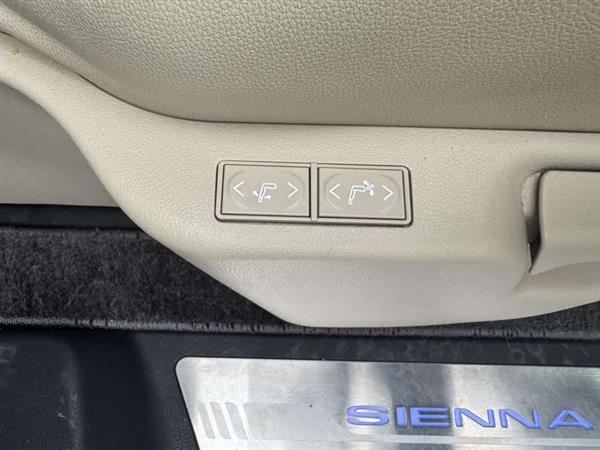 赛那SIENNA 2023款 2.5L混动 尊贵版