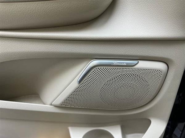 奔驰V级 2018款 V 260 L 尊贵加长版 国V