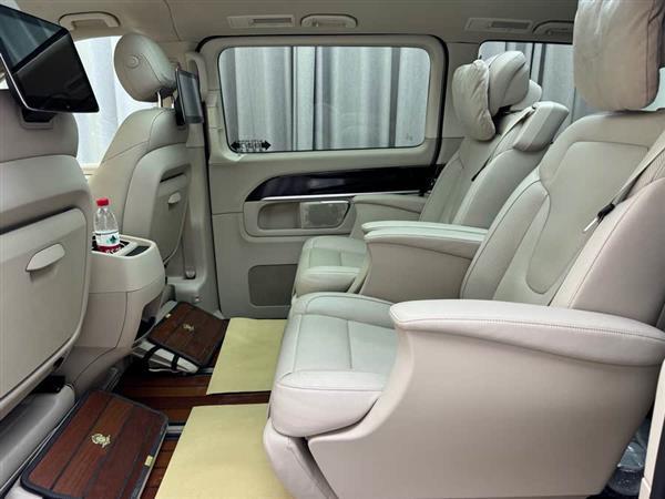 奔驰V级 2018款 V 260 L 尊贵加长版 国V