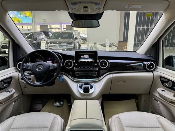 奔驰V级 2018款 V 260 L 尊贵加长版 国V