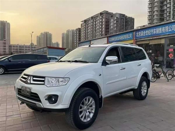 帕杰罗·劲畅 2013款 3.0L 自动四驱旗舰版