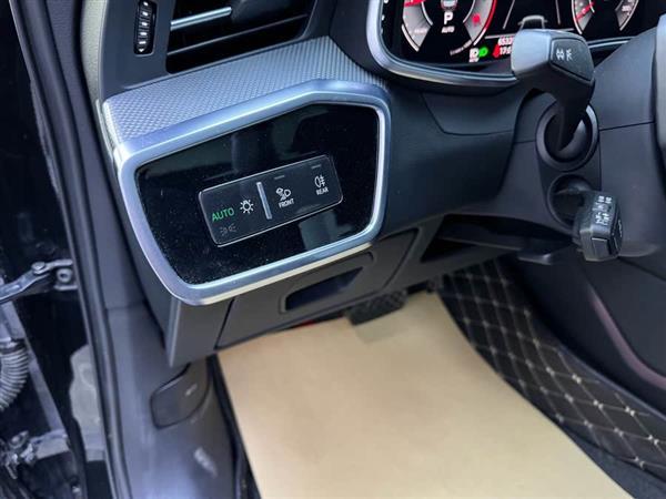 奥迪A6L 2023款 40 TFSI 豪华动感型