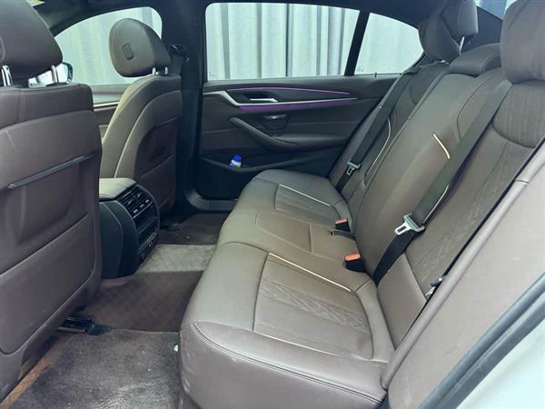 宝马5系 2022款 530Li 领先型 M运动套装