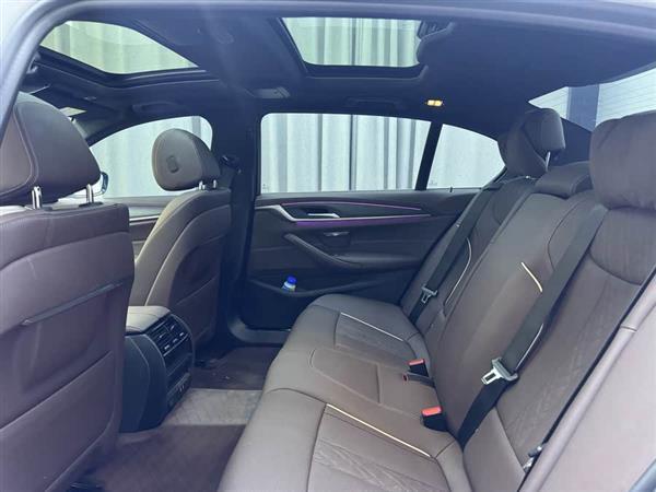宝马5系 2022款 530Li 领先型 M运动套装
