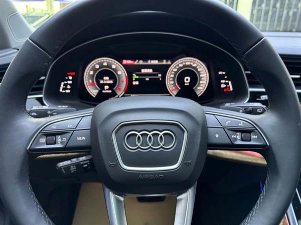 奥迪Q7 2023款 55 TFSI quattro S 尊贵型