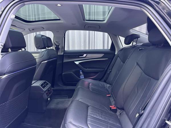 奥迪A6L 2022款 45 TFSI quattro 臻选致雅型
