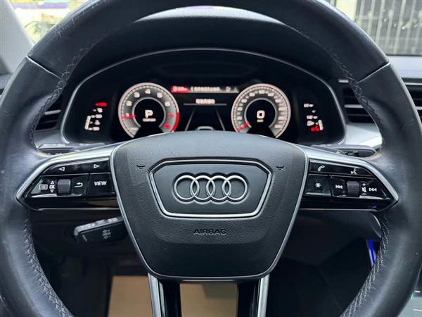 奥迪A6L 2022款 45 TFSI quattro 臻选致雅型