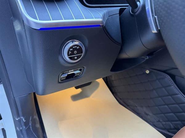 奔驰C级 2022款 C 260 L 运动版