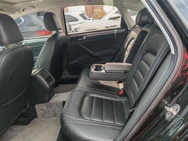 帕萨特 2015款 1.8TSI 自动尊荣版