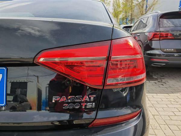 帕萨特 2015款 1.8TSI 自动尊荣版