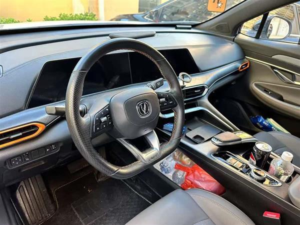 长安UNI-T 2022款 1.5T 运动版 尊贵型
