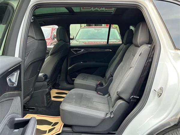 奥迪Q5 e-tron 2022款 50 e-tron quattro 荣耀型 机甲套装
