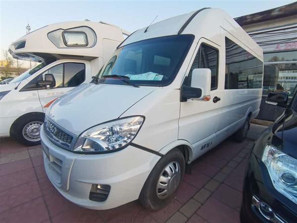 依维柯褒迪 2017款 3.0T尊享A42客车高顶16-17座F1CE34818