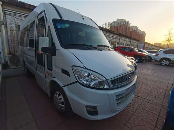 依维柯褒迪 2017款 3.0T尊享A42客车高顶16-17座F1CE34818
