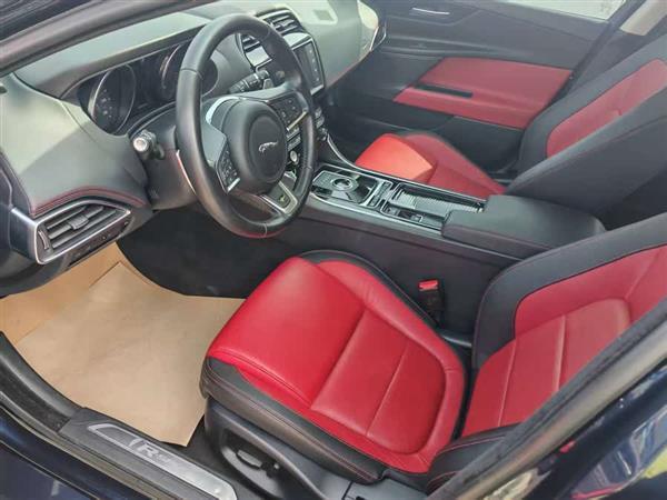 捷豹XE 2018款 2.0T 300PS 四驱R-Sport运动版