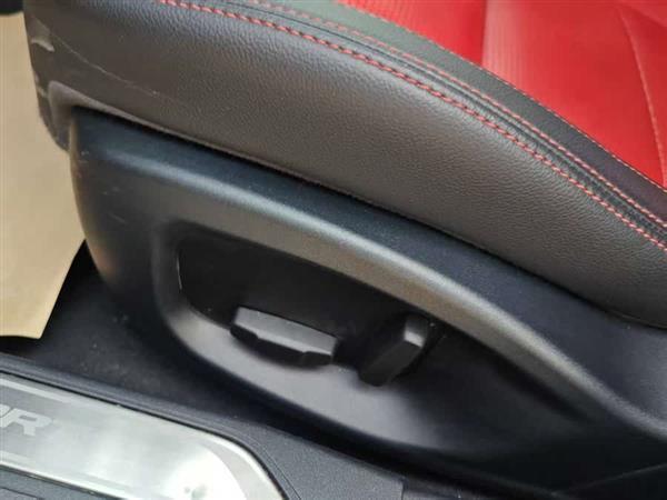 捷豹XE 2018款 2.0T 300PS 四驱R-Sport运动版