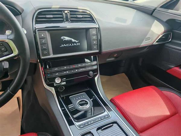 捷豹XE 2018款 2.0T 300PS 四驱R-Sport运动版