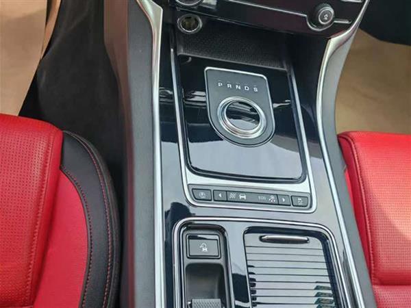 捷豹XE 2018款 2.0T 300PS 四驱R-Sport运动版