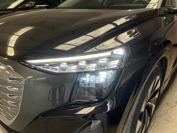 奥迪Q5 e-tron 2022款 40 e-tron 星耀型 锦衣套装