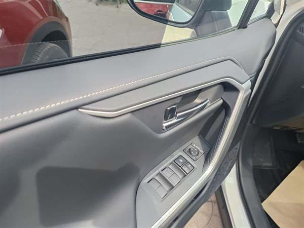 RAV4荣放 2022款 2.0L CVT两驱风尚版